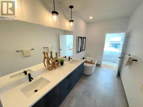 9201 Okanagan Centre Road W Unit# 21, Lake Country, BC - Indoor Photo Showing Bathroom