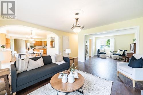 11 Ashton Lane, Scugog (Port Perry), ON - Indoor Photo Showing Living Room