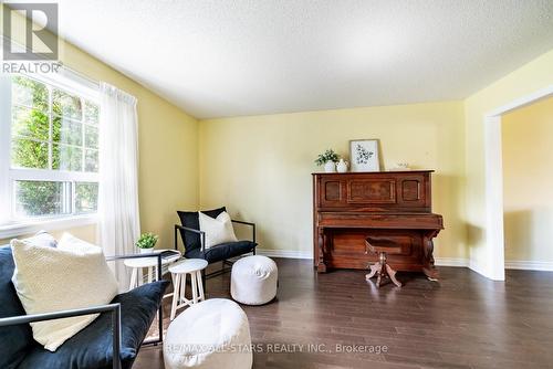 11 Ashton Lane, Scugog (Port Perry), ON - Indoor Photo Showing Living Room