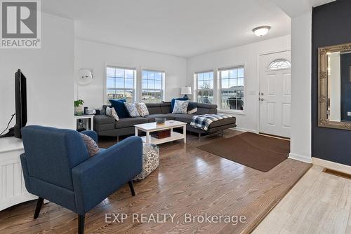 3589 County Road 8, Prince Edward County (Picton), ON - Indoor Photo Showing Living Room