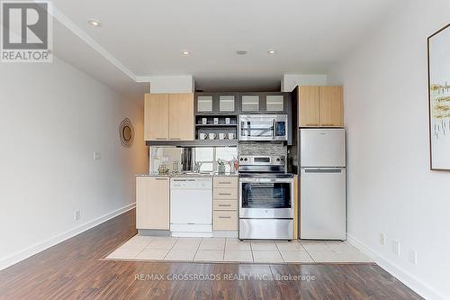 615 - 36 Blue Jays Way, Toronto (Waterfront Communities), ON - Indoor Photo Showing Kitchen