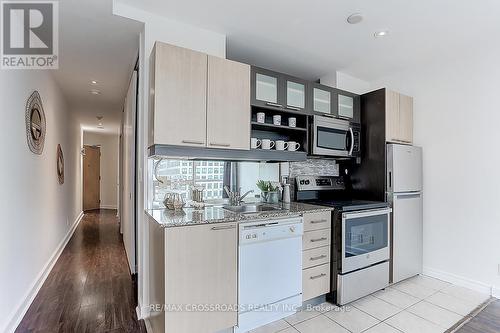 615 - 36 Blue Jays Way, Toronto (Waterfront Communities), ON - Indoor Photo Showing Kitchen