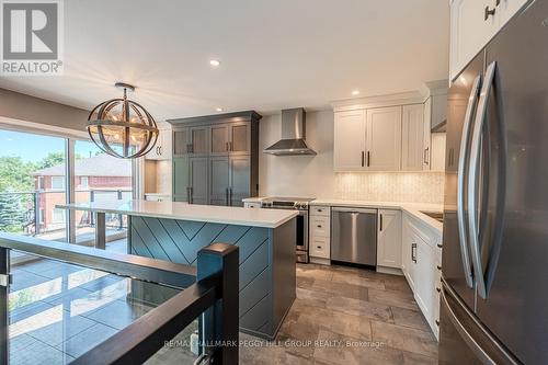 36 Glen Oak Court, Barrie (Little Lake), ON - Indoor Photo Showing Kitchen With Stainless Steel Kitchen With Upgraded Kitchen