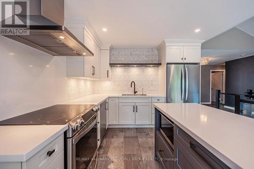 36 Glen Oak Court, Barrie (Little Lake), ON - Indoor Photo Showing Kitchen With Stainless Steel Kitchen With Upgraded Kitchen