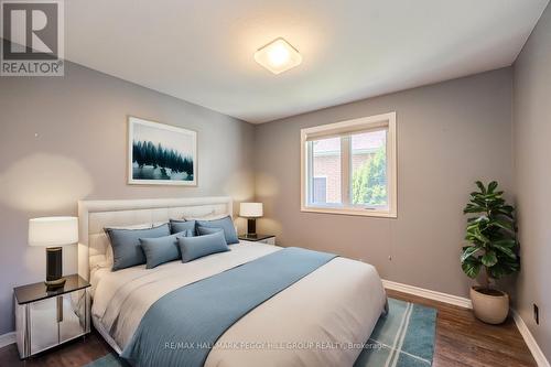 36 Glen Oak Court, Barrie (Little Lake), ON - Indoor Photo Showing Bedroom