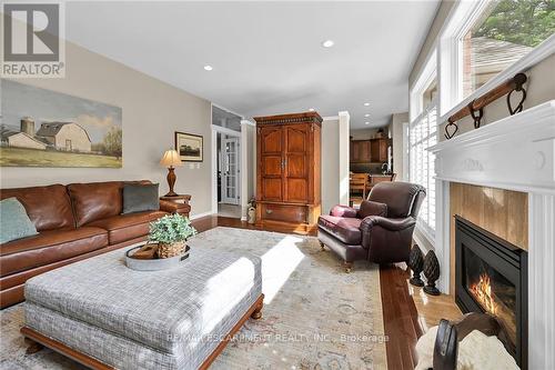 15 Pelham Drive, Hamilton (Meadowlands), ON - Indoor Photo Showing Living Room With Fireplace