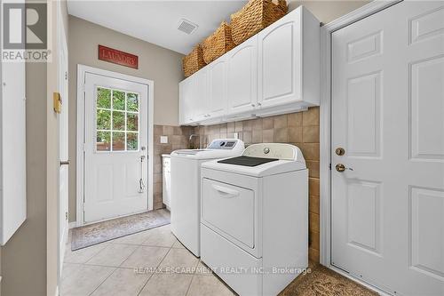 15 Pelham Drive, Hamilton (Meadowlands), ON - Indoor Photo Showing Laundry Room