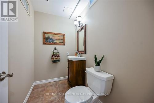 15 Pelham Drive, Hamilton (Meadowlands), ON - Indoor Photo Showing Bathroom