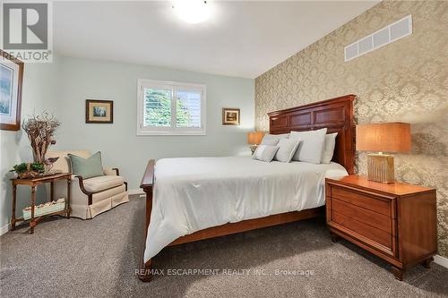 15 Pelham Drive, Hamilton (Meadowlands), ON - Indoor Photo Showing Bedroom