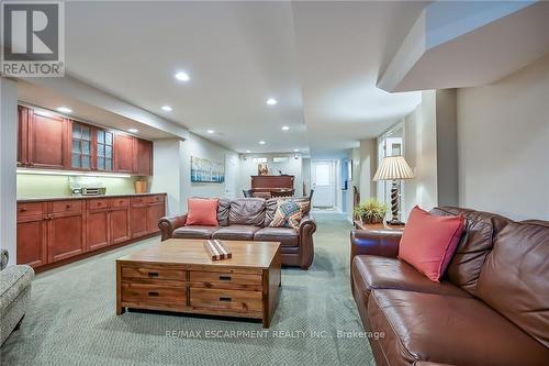 15 Pelham Drive, Hamilton (Meadowlands), ON - Indoor Photo Showing Living Room