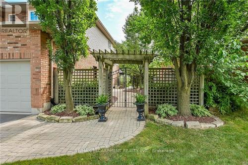 15 Pelham Drive, Hamilton (Meadowlands), ON - Outdoor