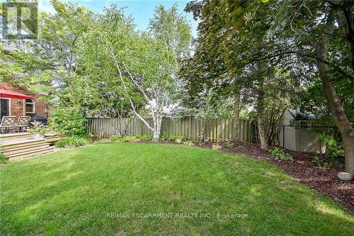 15 Pelham Drive, Hamilton (Meadowlands), ON - Outdoor With Backyard