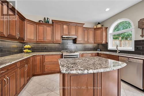 15 Pelham Drive, Hamilton (Meadowlands), ON - Indoor Photo Showing Kitchen