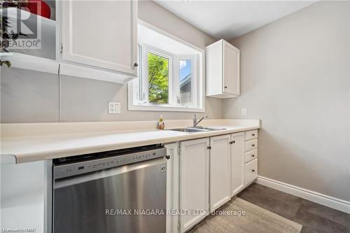 35 Fairington Crescent, St. Catharines, ON - Indoor Photo Showing Kitchen With Double Sink