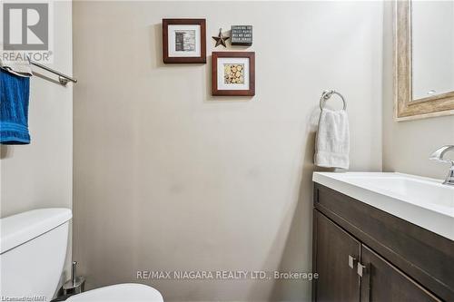 35 Fairington Crescent, St. Catharines, ON - Indoor Photo Showing Bathroom