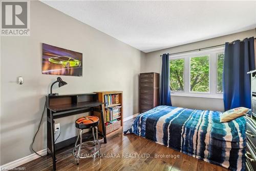 35 Fairington Crescent, St. Catharines, ON - Indoor Photo Showing Bedroom