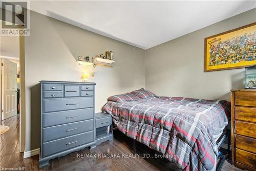 35 Fairington Crescent, St. Catharines, ON - Indoor Photo Showing Bedroom