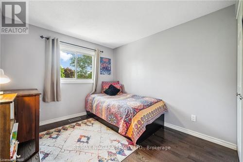 35 Fairington Crescent, St. Catharines, ON - Indoor Photo Showing Bedroom