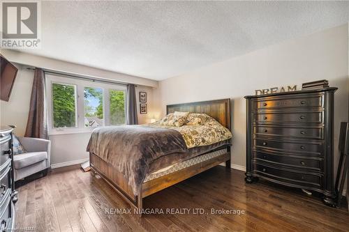 35 Fairington Crescent, St. Catharines, ON - Indoor Photo Showing Bedroom