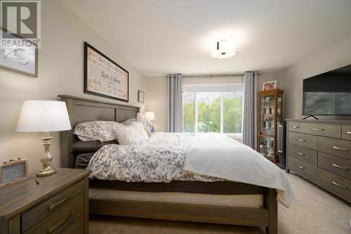 2738 Beachmount Cres, Kamloops, BC - Indoor Photo Showing Bedroom