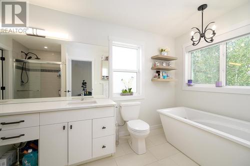 2738 Beachmount Cres, Kamloops, BC - Indoor Photo Showing Bathroom