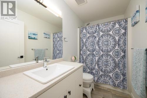 2738 Beachmount Cres, Kamloops, BC - Indoor Photo Showing Bathroom