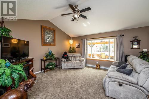 4795 Betham Road, Prince George, BC - Indoor Photo Showing Living Room