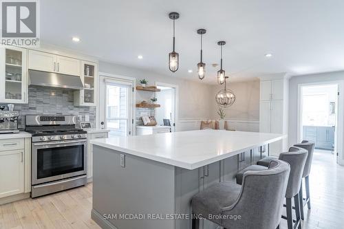 100 Rutledge Road, Mississauga (Streetsville), ON - Indoor Photo Showing Kitchen With Upgraded Kitchen