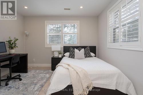 100 Rutledge Road, Mississauga (Streetsville), ON - Indoor Photo Showing Bedroom