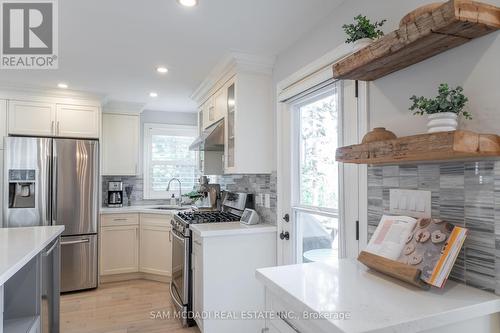 100 Rutledge Road, Mississauga (Streetsville), ON - Indoor Photo Showing Kitchen