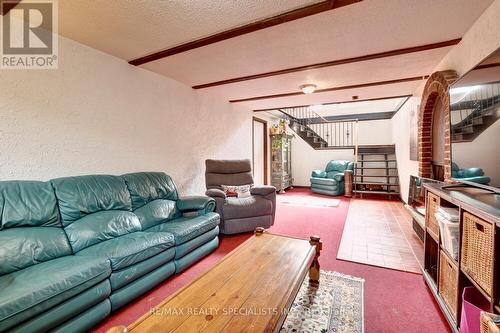 2476 Winthrop Crescent, Mississauga (Sheridan), ON - Indoor Photo Showing Living Room