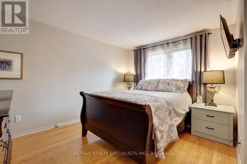 2476 Winthrop Crescent, Mississauga (Sheridan), ON - Indoor Photo Showing Bedroom