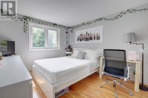 2476 Winthrop Crescent, Mississauga (Sheridan), ON - Indoor Photo Showing Bedroom