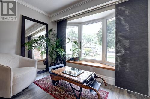 2476 Winthrop Crescent, Mississauga (Sheridan), ON - Indoor Photo Showing Living Room