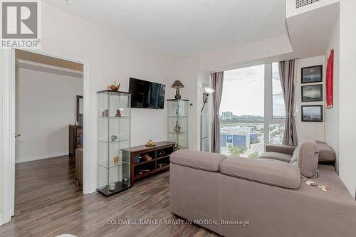 1605 - 339 Rathburn Road W, Mississauga (City Centre), ON - Indoor Photo Showing Living Room