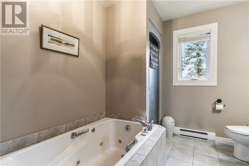 87 Chiasson, Dieppe, NB - Indoor Photo Showing Bathroom