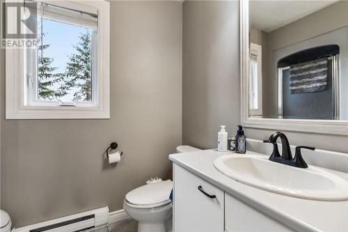 87 Chiasson, Dieppe, NB - Indoor Photo Showing Bathroom