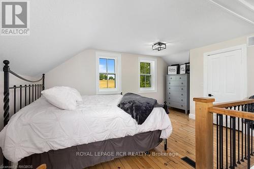 408082 Grey 4 Road, Grey Highlands, ON - Indoor Photo Showing Bedroom