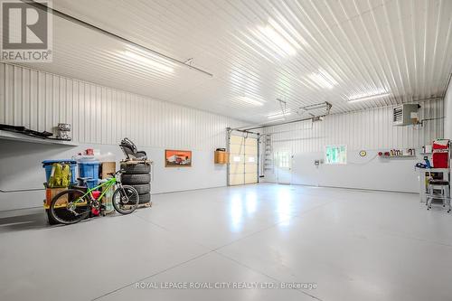 083515 Southgate Road 8, Southgate, ON - Indoor Photo Showing Garage