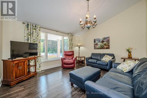 083515 Southgate Road 8, Southgate, ON - Indoor Photo Showing Living Room