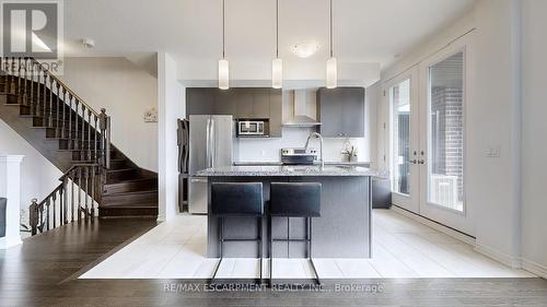 3068 Postridge Drive, Oakville, ON - Indoor Photo Showing Kitchen With Upgraded Kitchen