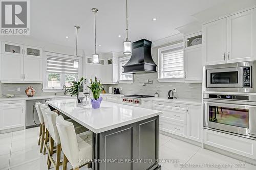 3471 Yale Road, Mississauga (Mississauga Valleys), ON - Indoor Photo Showing Kitchen With Upgraded Kitchen