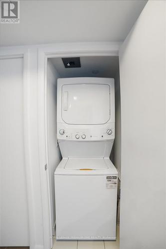 537 - 830 Lawrence Avenue W, Toronto (Yorkdale-Glen Park), ON - Indoor Photo Showing Laundry Room