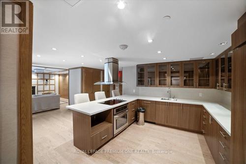 537 - 830 Lawrence Avenue W, Toronto (Yorkdale-Glen Park), ON - Indoor Photo Showing Kitchen