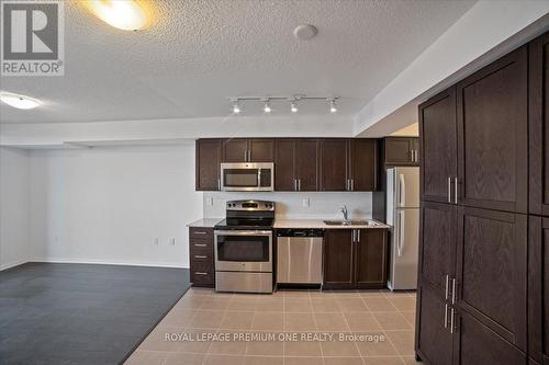 537 - 830 Lawrence Avenue W, Toronto (Yorkdale-Glen Park), ON - Indoor Photo Showing Kitchen