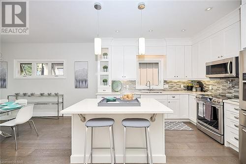 12 Cobblestone Drive, St. Davids, ON - Indoor Photo Showing Kitchen With Upgraded Kitchen