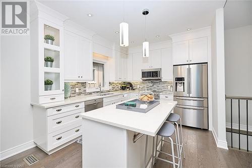 12 Cobblestone Drive, St. Davids, ON - Indoor Photo Showing Kitchen With Upgraded Kitchen