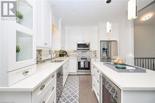 12 Cobblestone Drive, St. Davids, ON - Indoor Photo Showing Kitchen With Double Sink With Upgraded Kitchen