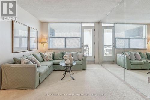 1605 - 966 Inverhouse Drive, Mississauga (Clarkson), ON - Indoor Photo Showing Living Room