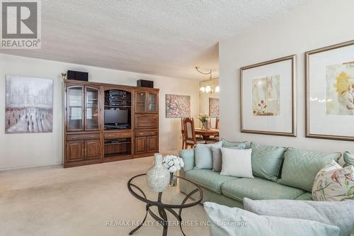 1605 - 966 Inverhouse Drive, Mississauga (Clarkson), ON - Indoor Photo Showing Living Room